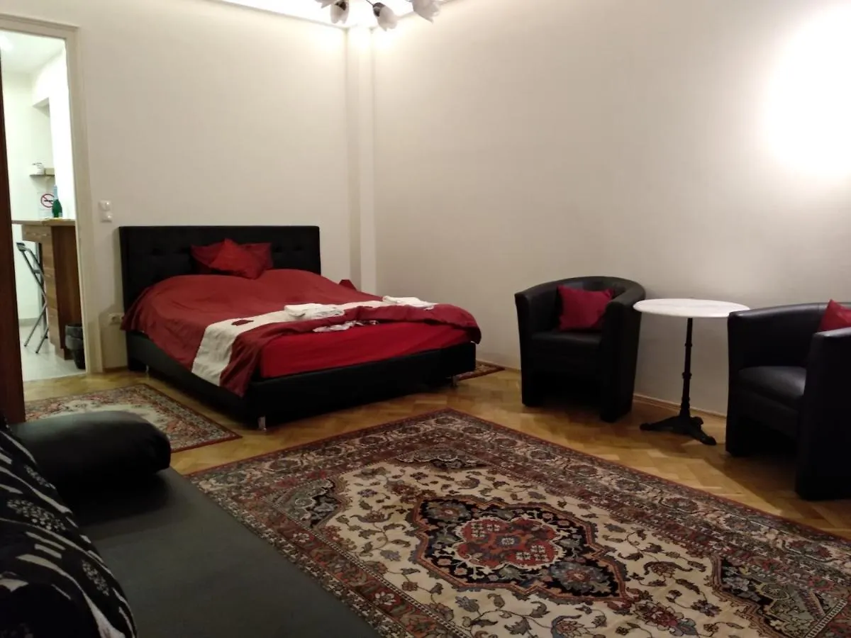 Gyoengyi Apartman Budapest Apartment